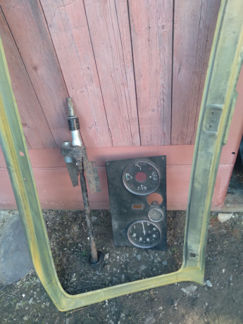 ramka-dlia-lobovogo-stekla-fary-big-0