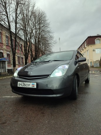 toyota-prius-big-0