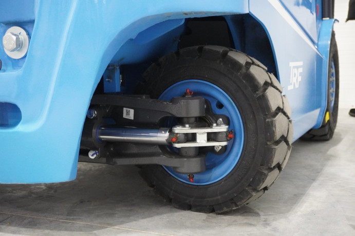 elektriceskii-vilocnyi-pogruzcik-trf-15-tonny-v-dnr-novyi-dostavka-big-3