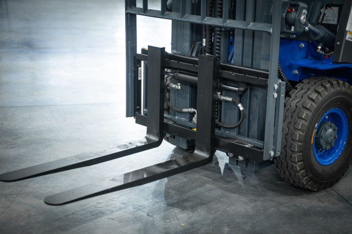 elektriceskii-vilocnyi-pogruzcik-trf-25-tonny-v-dnr-novyi-dostavka-big-3