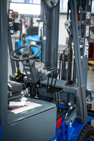 elektriceskii-vilocnyi-pogruzcik-trf-25-tonny-v-dnr-novyi-dostavka-big-4