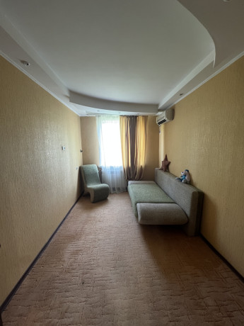 prodam-kvartiru-v-luganske-kv-volkova-3-komnatnaia-big-2