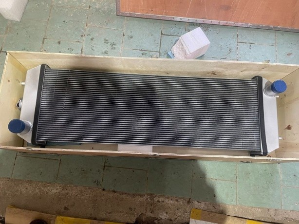 radiator-oxlazdeniia-vodianoi-xb00001928-hitachi-big-0