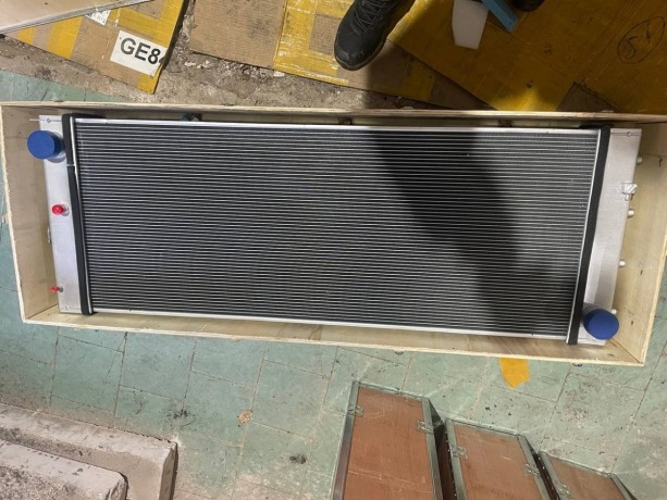 radiator-oxlazdeniia-vodianoi-208-03-75110-komatsu-big-0