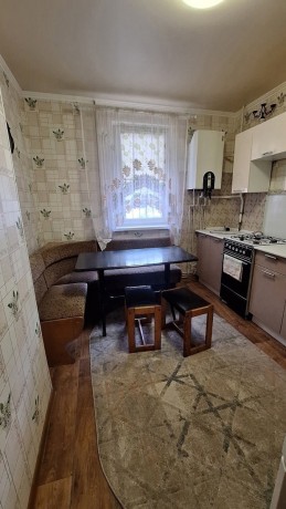 prodam-3-x-komn-kvartiru-s-avt-otop-v-gorode-lugansk-kvartal-iuznyi-big-0