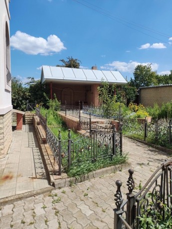 prodam-dom-350-m2-v-gorode-lugansk-ulica-smolenskaia-big-1