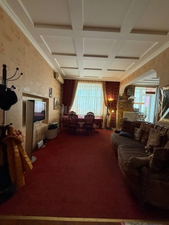 prodam-kvartiru-200-m2-v-centre-goroda-lugansk-ulica-sovetskaia-big-1