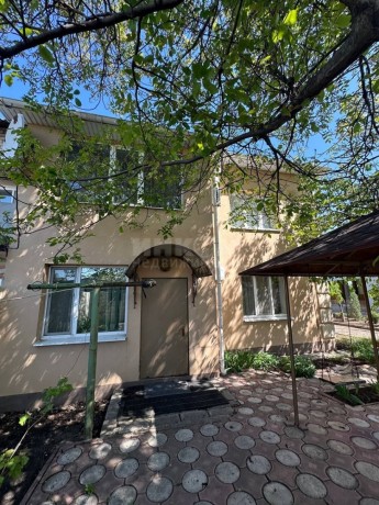 prodam-dom-186-m2-v-gorode-lugansk-poselok-dzerzinskoe-big-0