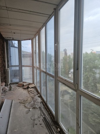 prodam-kvartiru-326m2-v-centre-goroda-lugansk-ploshhad-geroev-velikoi-otecestvennoi-voiny-big-1