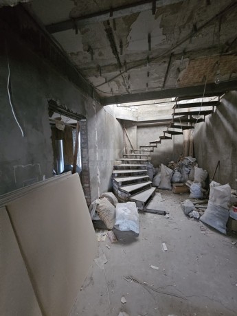 prodam-kvartiru-326m2-v-centre-goroda-lugansk-ploshhad-geroev-velikoi-otecestvennoi-voiny-big-4