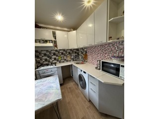 Продам 3-х комн квартиру в городе Луганск квартал 50-лет Октября