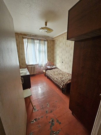 prodam-4-x-komn-kvartiru-v-gorode-lugansk-kvartal-50-let-oktiabria-big-1