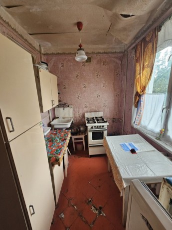 prodam-4-x-komn-kvartiru-v-gorode-lugansk-kvartal-50-let-oktiabria-big-2