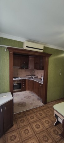 prodam-4-x-komn-kvartiru-v-gorode-lugansk-kvartal-50-let-oktiabria-big-0