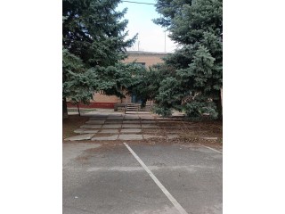 Продам 2-х этажное нежилое помещение центр п. Николаевка