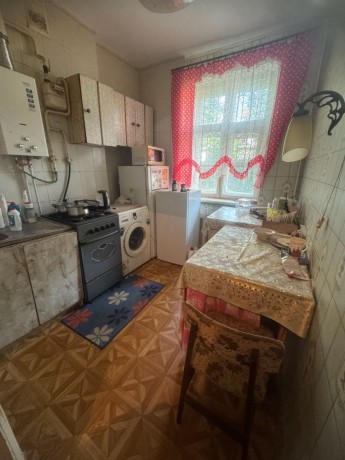 prodam-2-x-komn-kvartiru-v-centre-g-lugansk-31-i-kvartal-big-0