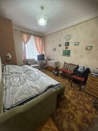 prodam-2-x-komn-kvartiru-v-centre-g-lugansk-31-i-kvartal-big-1