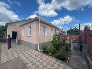 Продам дом в городе Луганск район Черного Кота