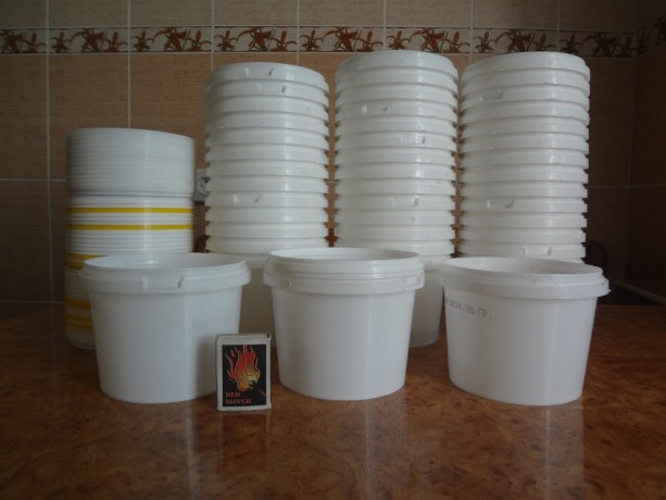 vederki-07l-plastikovye-s-kryskami-big-2