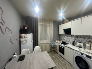 Продaм 1-квaртиру (переделанная в 2-х комнатную) г.Луганск, кв. Южный
