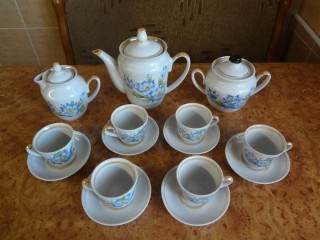 Чайно-кофейный фарфоровый сервиз