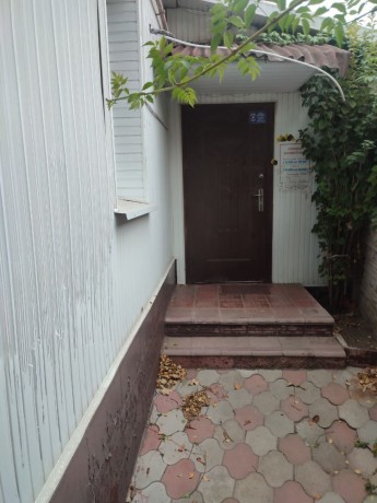 prodam-neziloe-pomeshhenie-zdanie-vetkliniki-s-prilegaiushhim-k-nemu-zilym-fligelem-big-0
