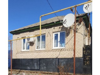 Продам добротный дом Лутугинский р-н, п. Успенка,