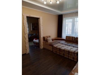 3-х ком. квартира в Пролетарском р-не. ул. Робеспьера в отличном состоянии