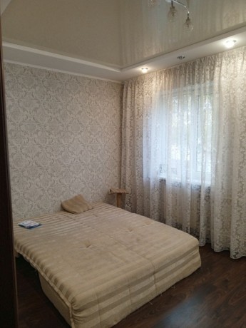 3-x-kom-kvartira-v-proletarskom-r-ne-ul-robespera-v-otlicnom-sostoianii-big-3