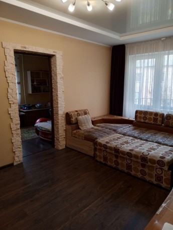 3-x-kom-kvartira-v-proletarskom-r-ne-ul-robespera-v-otlicnom-sostoianii-big-0