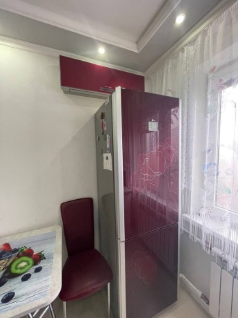 krupnogabaritnaia-64-m2-2-x-kom-kvartira-v-prol-r-ne-ul-shhetinina-big-0