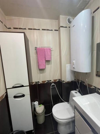 krupnogabaritnaia-64-m2-2-x-kom-kvartira-v-prol-r-ne-ul-shhetinina-big-4