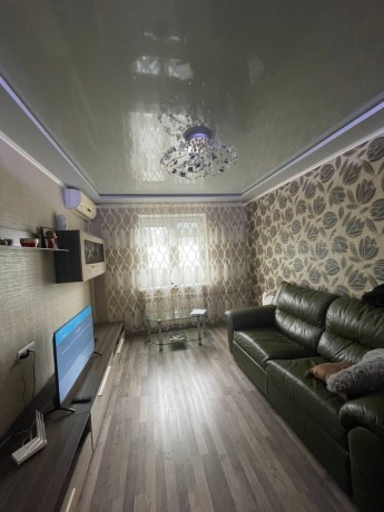 krupnogabaritnaia-64-m2-2-x-kom-kvartira-v-prol-r-ne-ul-shhetinina-big-1