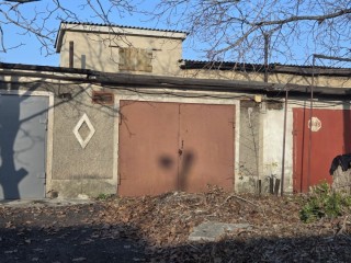 Гараж в Буденовском р-не. Все что на фото + автомобиль "Москвич"