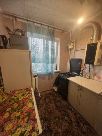 prodam-2-x-komn-kvartiru-g-lugansk-p-iubileinoe-kv-koroleva-big-0