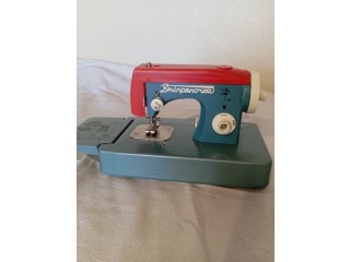 Детская швейная машинка