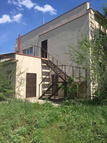 prodam-zdanie-sto-za-rulem-big-1