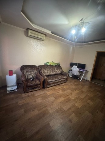 prodam-3-x-komnatnuiu-kvartiru-g-lugansk-ul-pobedonosnaia-big-0