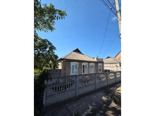 Дом в Калининском р-не. ул. Дружбы народов