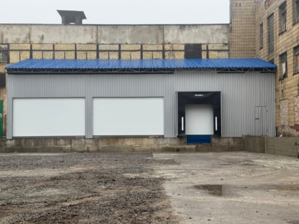 skladskoe-pomeshhenie-300-m2-v-kirovskom-r-ne-v-otlicnom-sostoianii-pervaia-sdaca-big-0