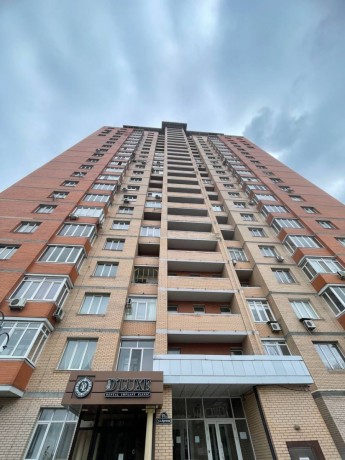 srocnaia-prodaza-cena-snizena-3-x-kom-kvartir-115-m2-ul-artema-big-0
