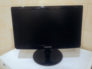 Монитор Samsung S19A10N ( 19 дюймов )