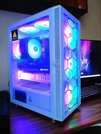 moshhnyi-igrovoi-kompiuter-big-0